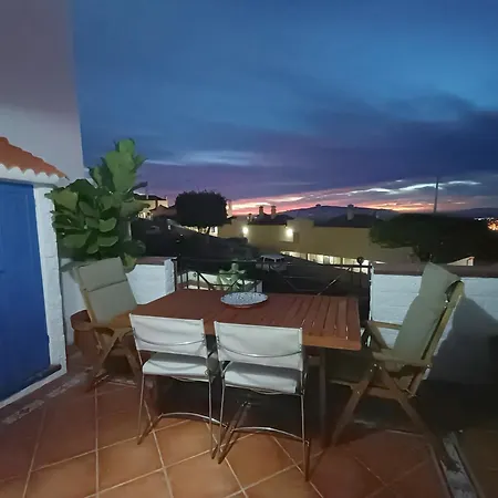 Topfloor Corner Panoramics Views & Pools Apartament *