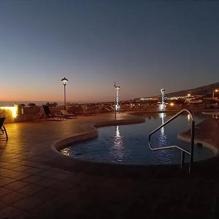 아파트 Topfloor Corner Panoramics Views & Pools 아데제