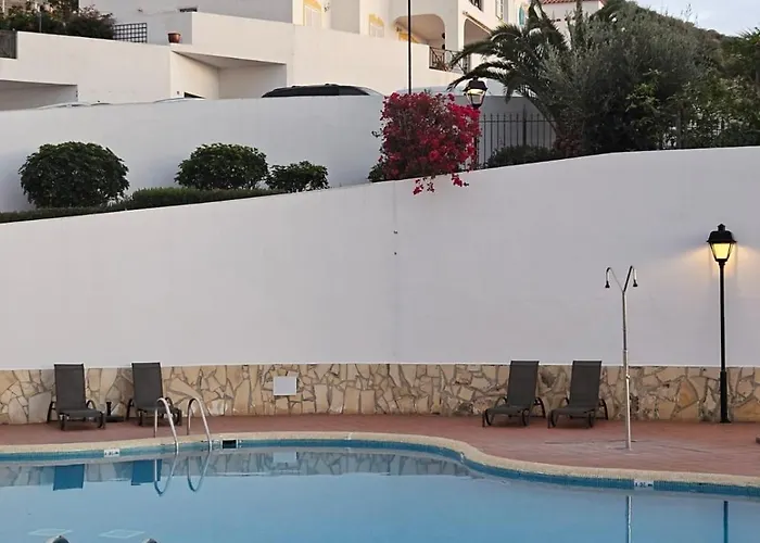 Topfloor Corner Panoramics Views & Pools Apartment *