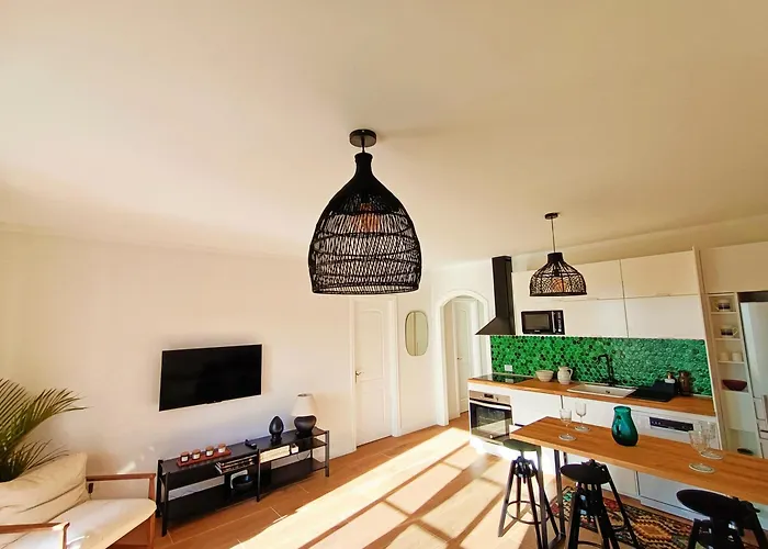 Topfloor Corner Panoramics Views & Pools *