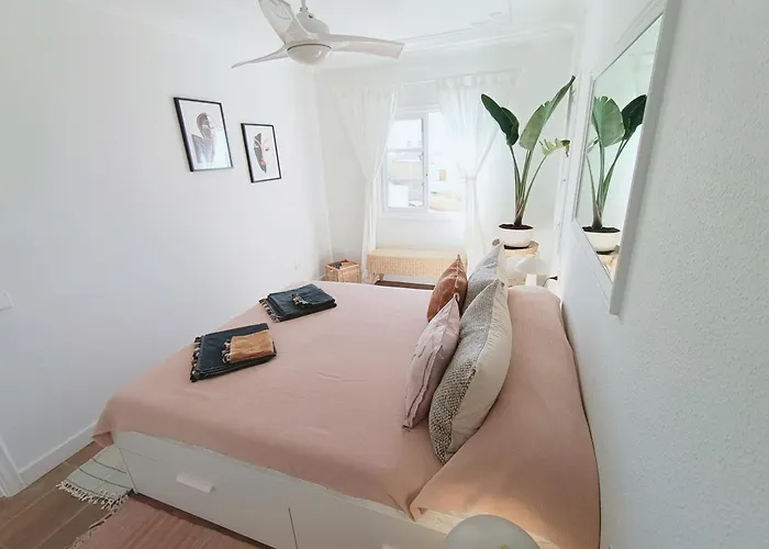 Topfloor Corner Panoramics Views & Pools Apartment