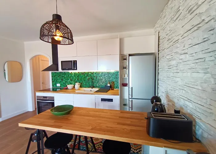 Topfloor Corner Panoramics Views & Pools Apartment