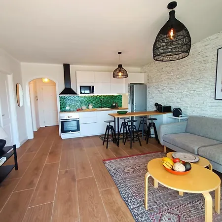 Topfloor Corner Panoramics Views & Pools Appartement