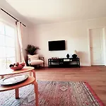 Topfloor Corner Panoramics Views & Pools Apartment
